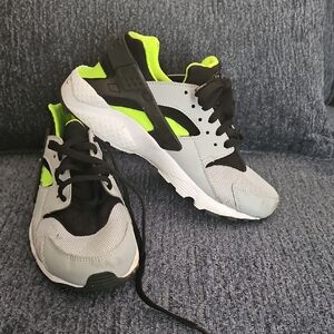 Nike Air Huarache 5Y in Gray and Neon Green